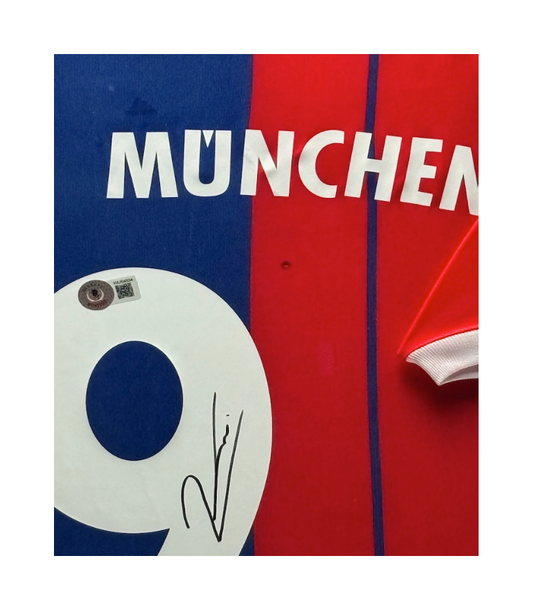 Robert Lewandowski FC Bayern Munich 14/15 framed home shirt 