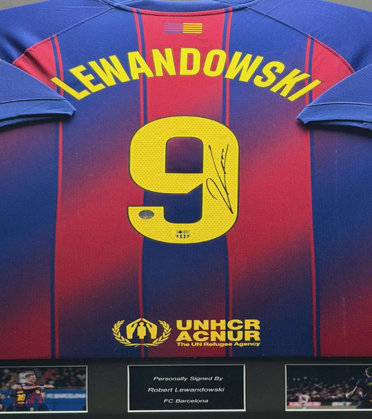 Robert Lewandowski FC Barcelona 25/26 Framed Home Shirt 