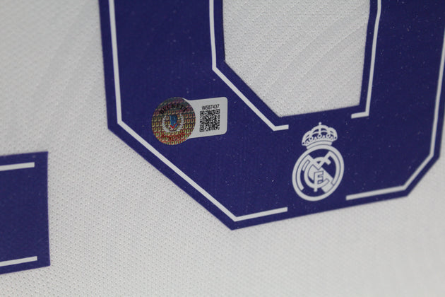 Luka Modric Real Madrid 21/22 Framed Home Shirt