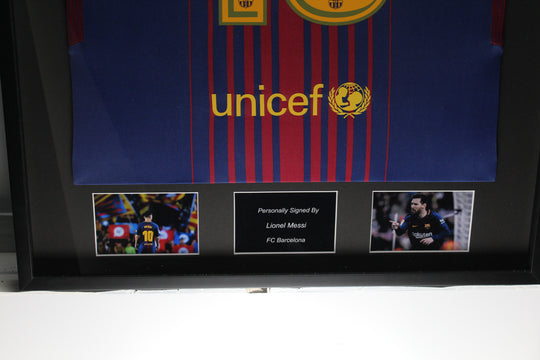 Lionel Messi FC Barcelona 17/18 framed home shirt 