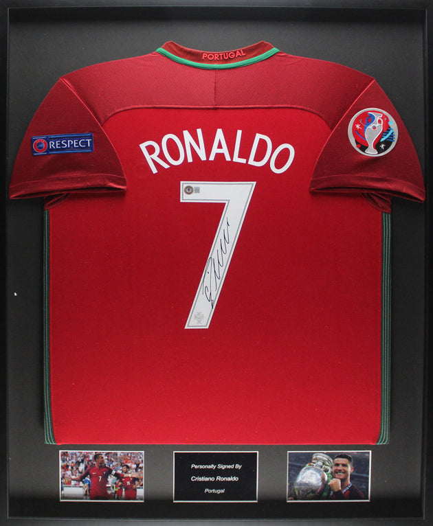 Cristiano Ronaldo camiseta local de Portugal 2016 enmarcada