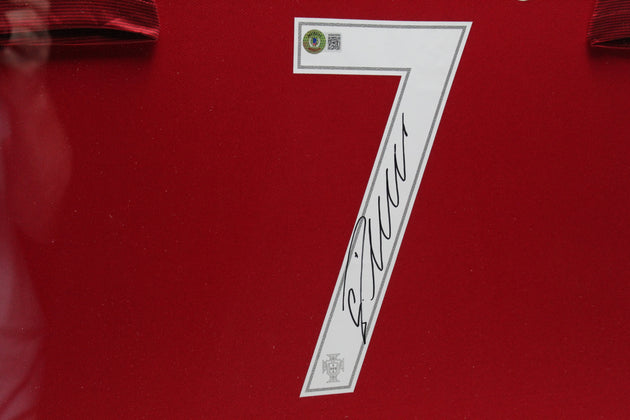 Cristiano Ronaldo camiseta local de Portugal 2016 enmarcada